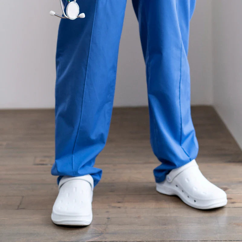 Le Sabot Médical : Comment les Soignants ont Inspiré la Mode de Rue