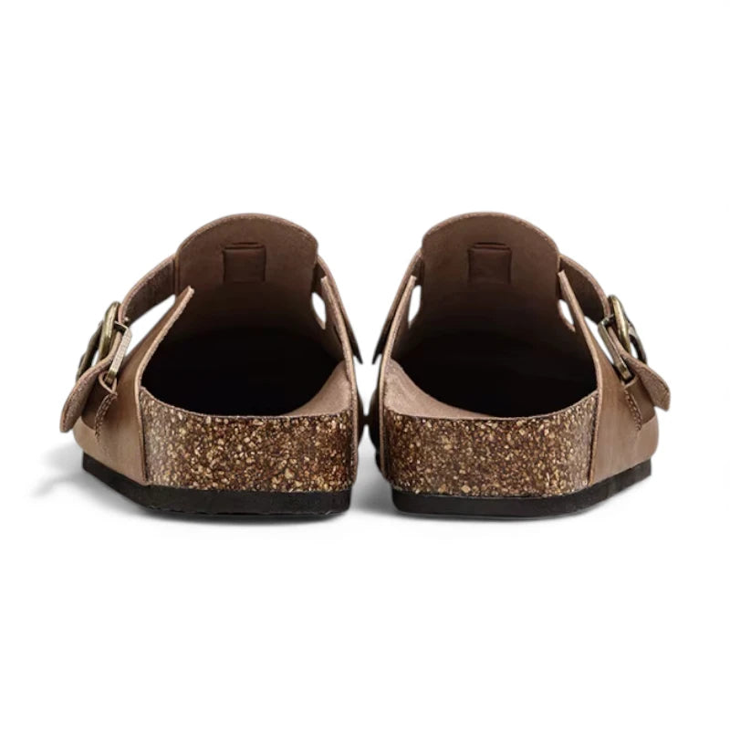 Mules cuir marron vue arrière semelles liège granulées beige doublure daim marron boucles bronze latérales