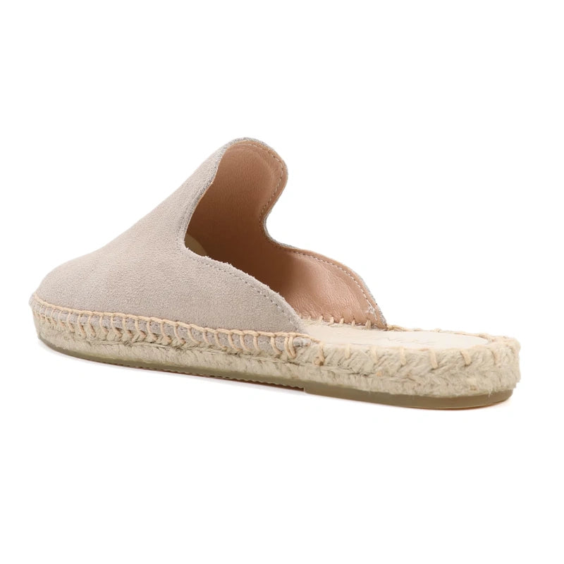 Mule espadrille beige ouverte à l’arrière, couture tressée apparente.