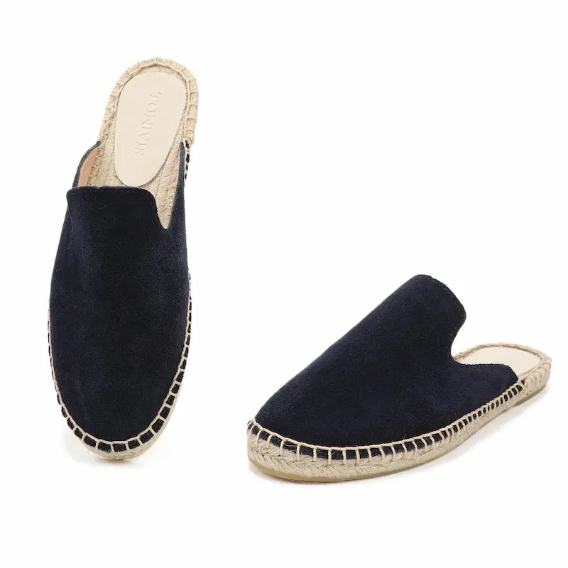 Mules espadrilles bleu en daim avec semelle tressée en chanvre, vue de trois quarts.