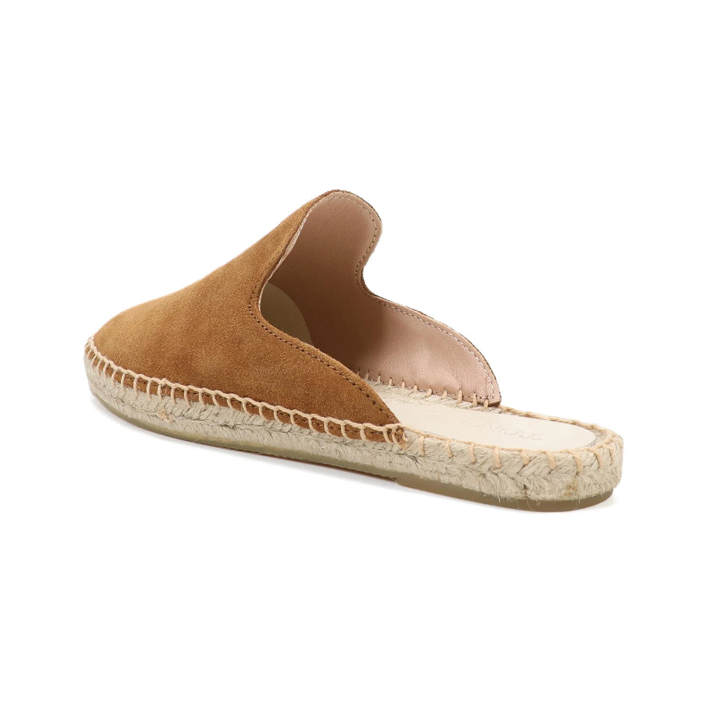 Mules espadrilles marron en daim vues depuis l’arrière en légère perspective.