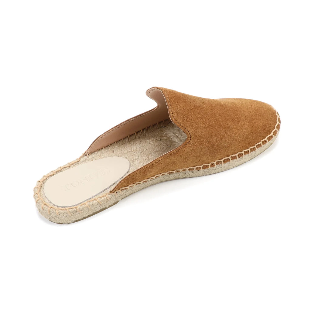 Vue inclinée intérieure des mules espadrilles marron avec semelle intérieure en chanvre.