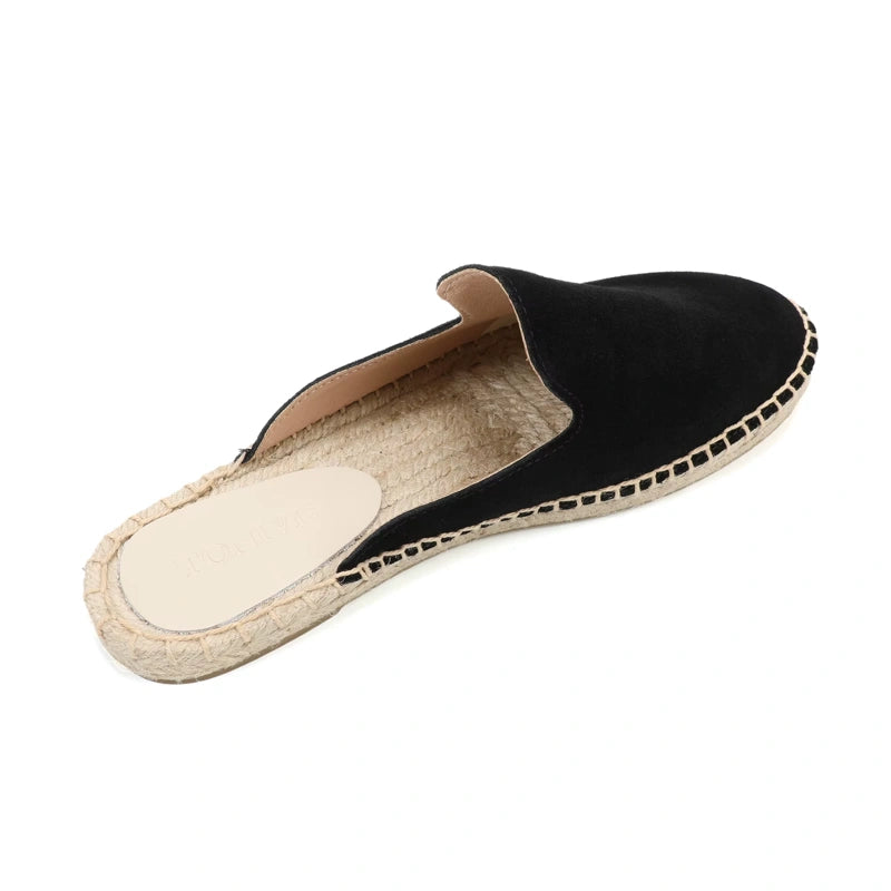 Mule espadrille noire ouverte à l’arrière avec semelle en chanvre tissé.