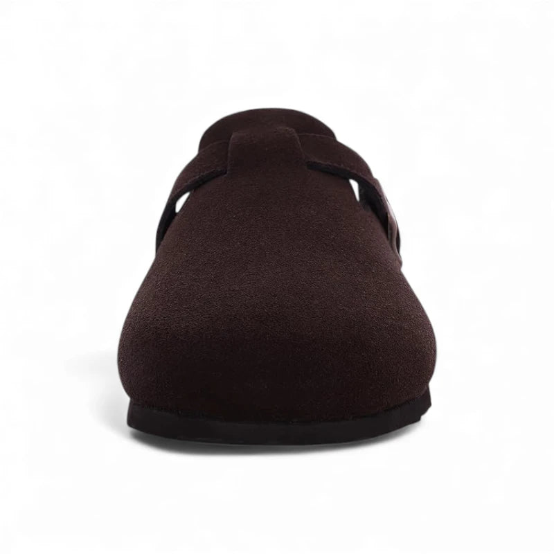 Mule masculine chocolat daim face avant bout arrondi texture mate