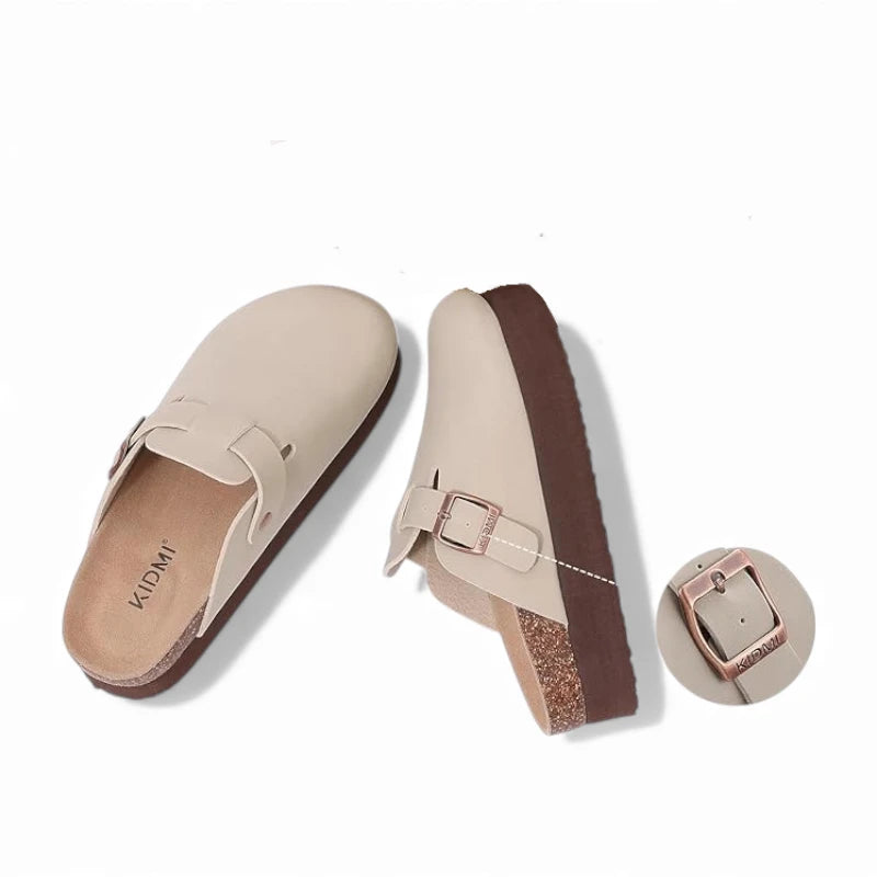 Sabots plateforme beige à semelle marron compensée, vue overhead montrant la semelle liège et détail boucle réglable sur fond blanc